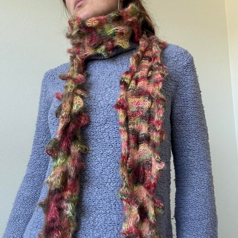 Textured ruffle scarf - Picture 2 of 4